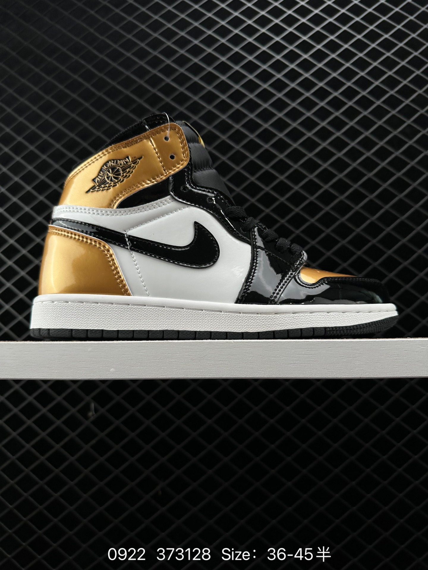 Air Jordan 1 Retro High OG NRG “Gold Toe”